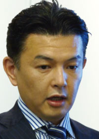 平林良昭氏