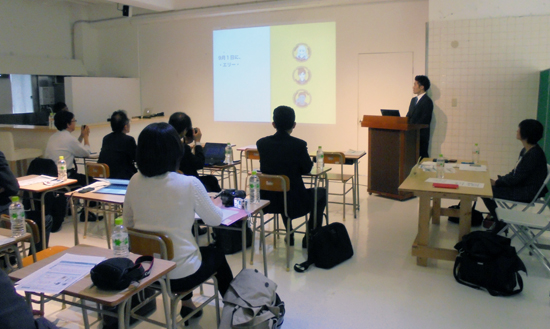 説明会では、企業教育研究会とIBMの担当者による模擬授業も行われた