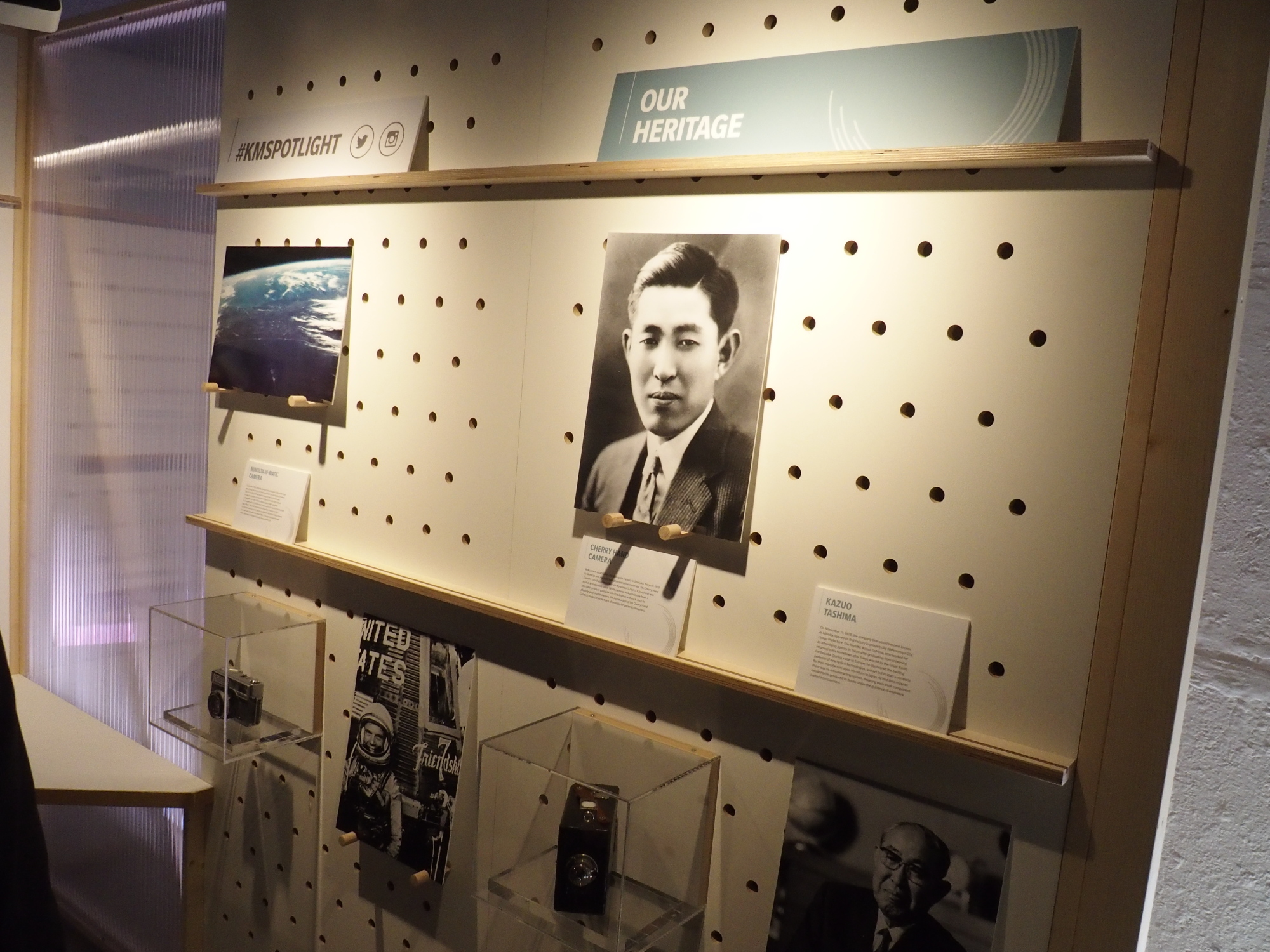 「我々の遺産」として、過去の光学機器に関する歴史を紹介するパネルも展示された。