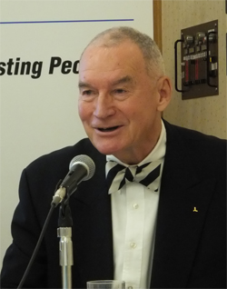 会長に就任したトッテン氏