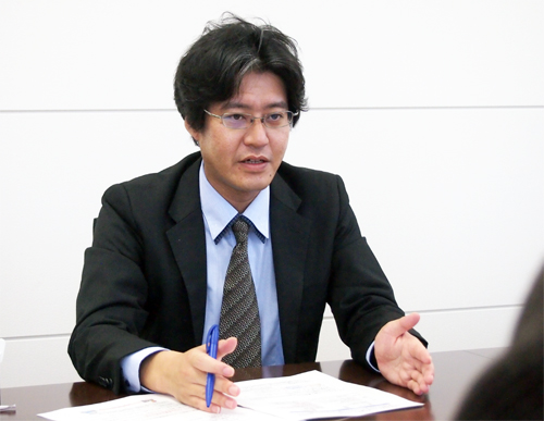 日立コンサルティング 向 賢一氏