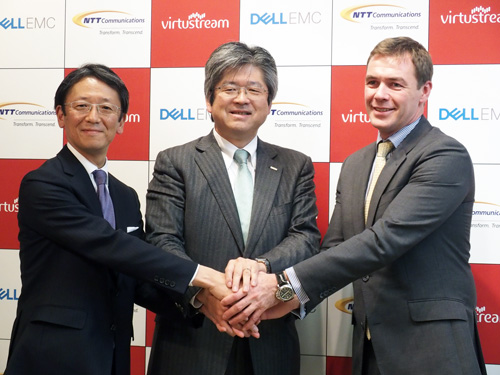 EMCジャパン株式会社 代表取締役社長 大塚俊彦氏、NTTコミュニケーションズ 取締役 クラウドサービス部長 森林正彰氏、Virtustream COO サイモン・ウォルシュ氏(写真左から)氏