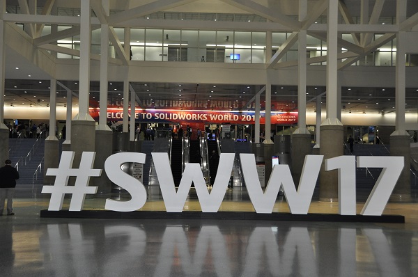 会場となった米国カリフォルニア州ロサンゼルスの「CONVENTION Center」。一週間後には同会場で第59回グラミー賞が開催される
